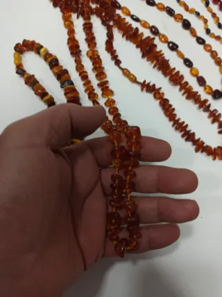 Collezione di collane in ambra naturale