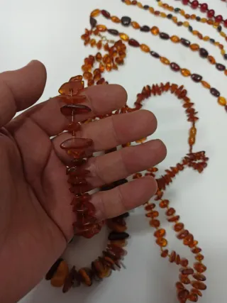 Collezione di collane in ambra naturale