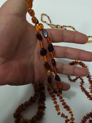 Collezione di collane in ambra naturale