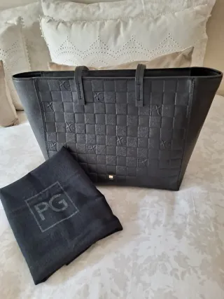 Purificación García bolso piel negro