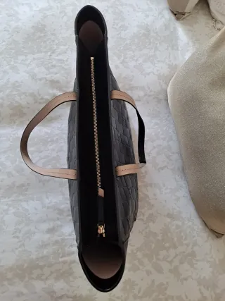 Purificación García bolso piel negro