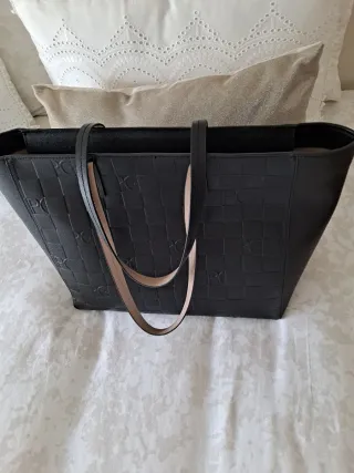 Purificación García bolso piel negro