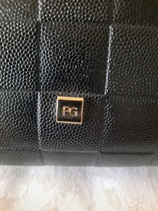 Purificación García bolso piel negro