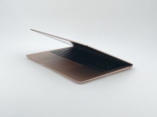 MacBook Air 13" M1 (2020) 8 CPU/7 GPU núcleos - SSD 256Gb - RAM 8Gb - Dorado