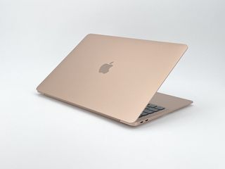 MacBook Air 13" M1 (2020) 8 CPU/7 GPU núcleos - SSD 256Gb - RAM 8Gb - Dorado
