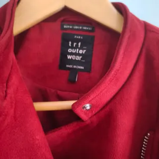 Cazadora Zara Roja efecto ante