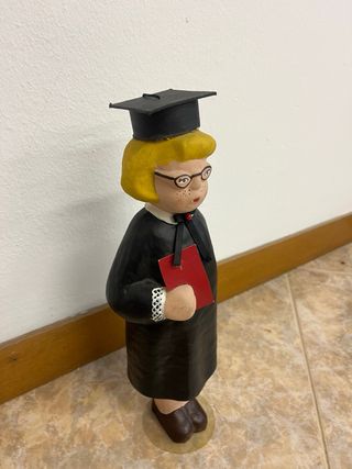 Muñeca cartón graduada