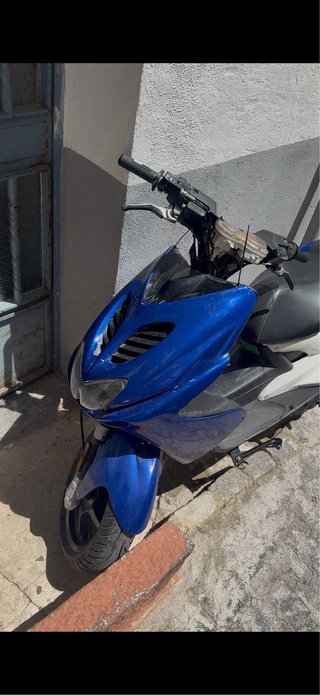Yamaha Aerox Azul