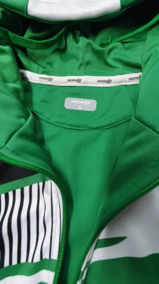 Chaqueta Chandal con capucha Kedeke.Nueva