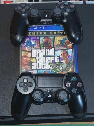 PS4 Negra + 2 Mandos + 2 Juegos