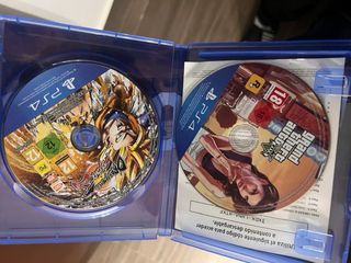 PS4 Negra + 2 Mandos + 2 Juegos