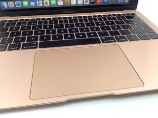 portatil apple apple macbook air core i5 1.6 13 retina (2018) (a1932)