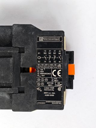 LOTE DE 39 CONTACTORES TELEMECANIQUE