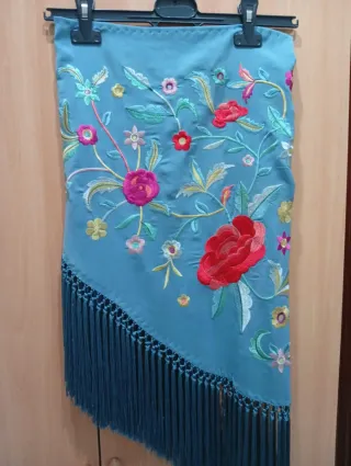 Mantón bordado azul petróleo