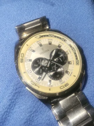 Reloj Festina Cronógrafo Dorado y Plateado