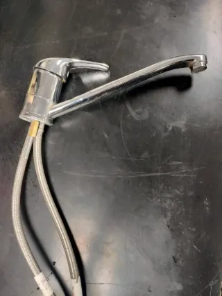 Grifo de cocina plateado
