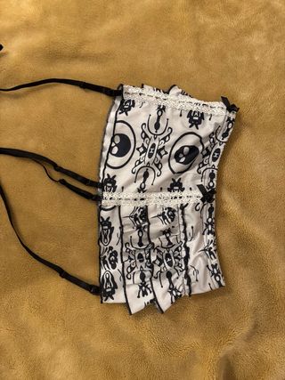 Minifalda punk encaje calaveras