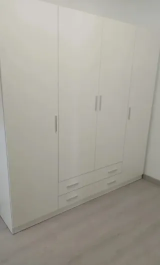 Armarios nuevos de madera