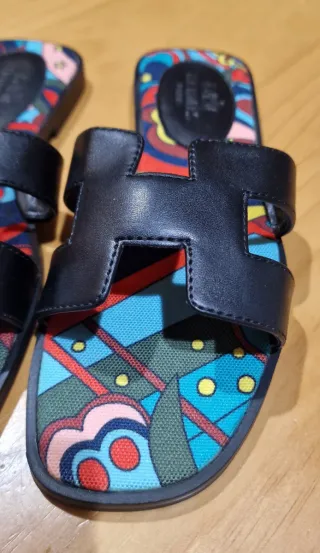 Sandalias H Planas Negro y Multicolor