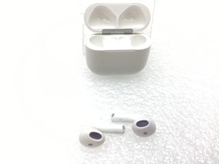 in-ear apple airpods 4 gen