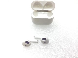 in-ear apple airpods 4 gen