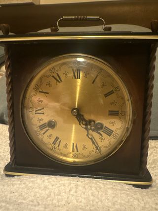 Reloj de mesa antiguo madera y metal