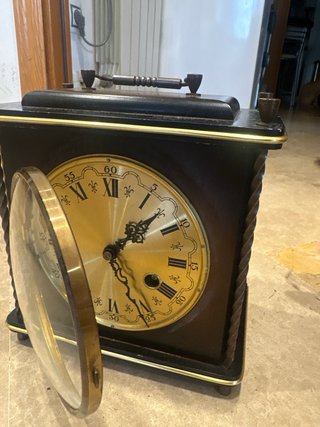 Reloj de mesa antiguo madera y metal
