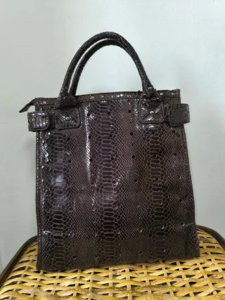 Bolso marrón efecto piel de serpiente