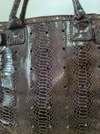 Bolso marrón efecto piel de serpiente