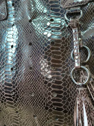 Bolso marrón efecto piel de serpiente