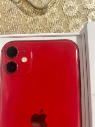 iPhone 11 Rojo - Buen Estado
