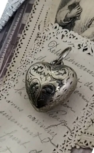 Colgante Corazón Vintage Triple con Abalorios