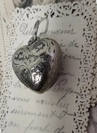 Colgante Corazón Vintage Triple con Abalorios