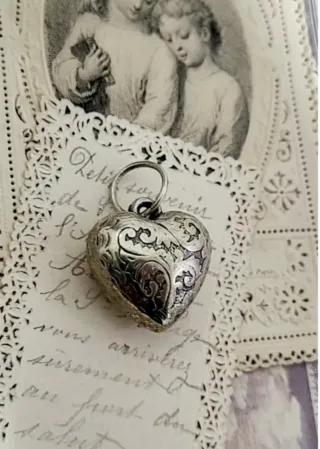 Colgante Corazón Vintage Triple con Abalorios