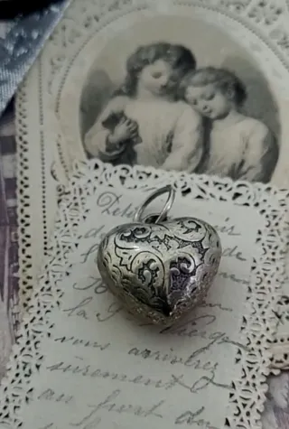 Colgante Corazón Vintage Triple con Abalorios