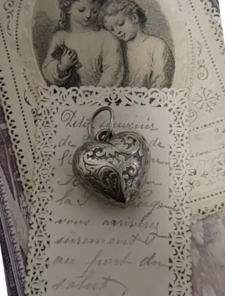 Colgante Corazón Vintage Triple con Abalorios