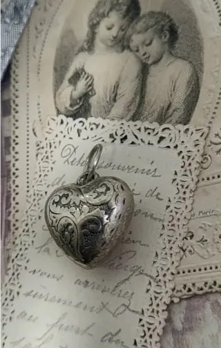 Colgante Corazón Vintage Triple con Abalorios