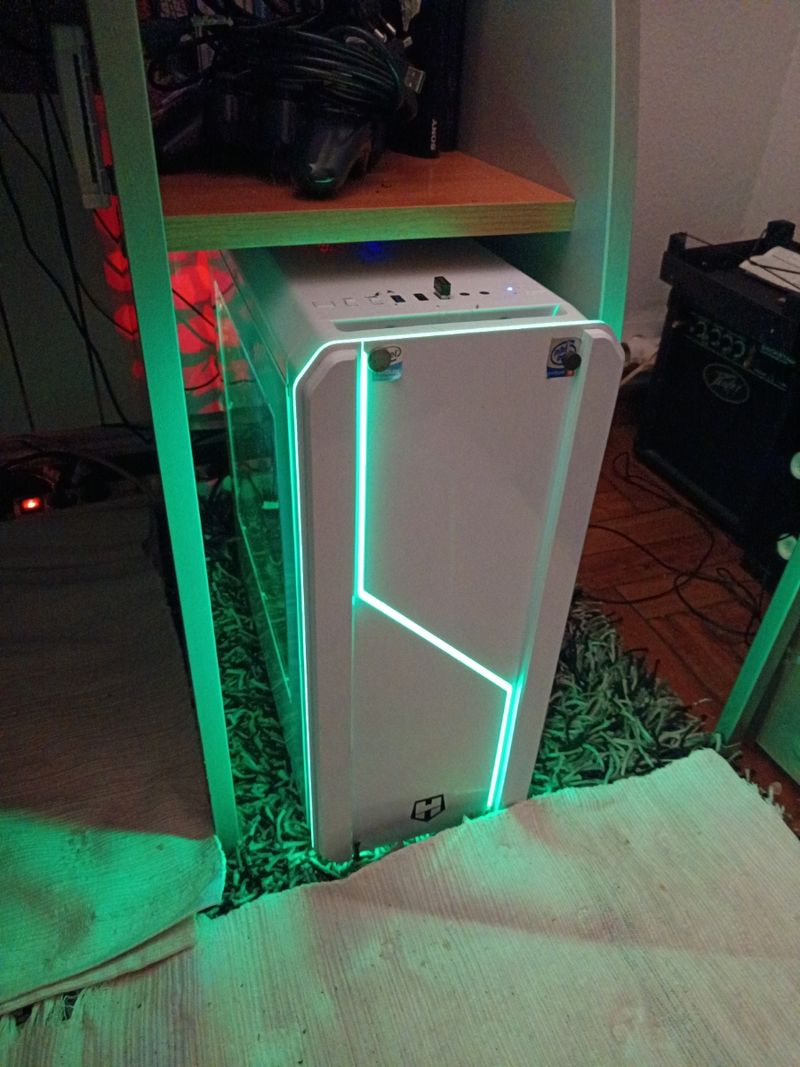 Pc Intel Xeon E5-2689 - RX580 8Gb - RAM 16Gb