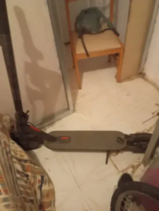 Monopatín Eléctrico Gris