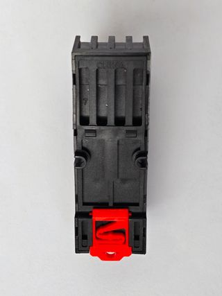 LOTE DE 18 ZOCALOS DE RELE SCHNEIDER