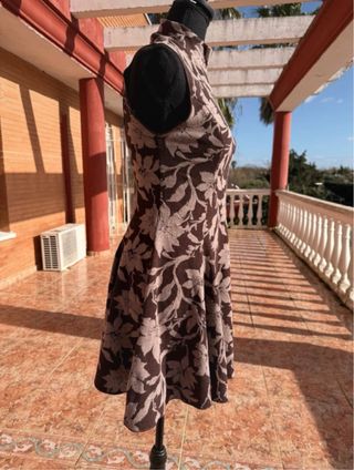 Vestido de punto floral marrón y beige