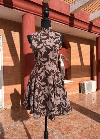 Vestido de punto floral marrón y beige