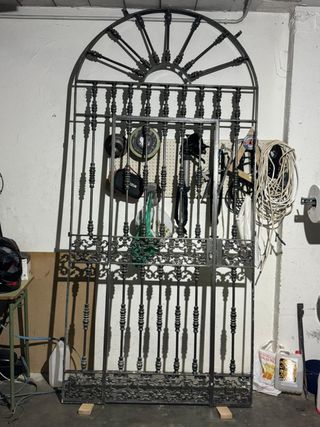 Portón de hierro forjado