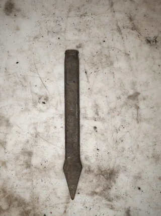 Cincel de punta antiguo