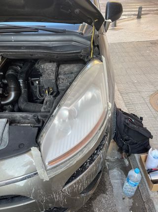 Restauración de faros con polímero líquido