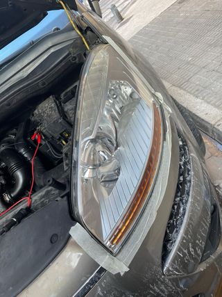 Restauración de faros con polímero líquido