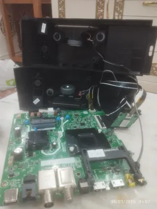 Placa base y altavoces TV