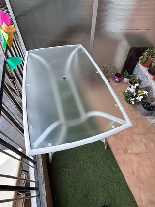 Se vende solo la Mesa es el modelo de color blanco