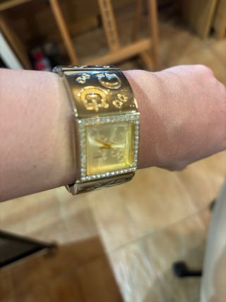 Reloj Guess Mujer Dorado