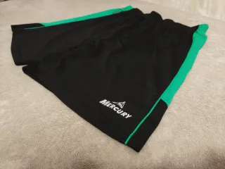Pantalón corto deportivo Mercury negro y verde